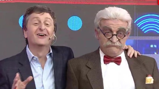 El Turco Asís canta la posta