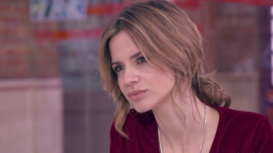 Clara fuerza una conversación con Antonia