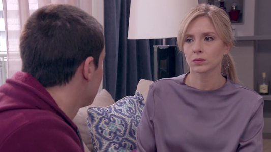 Emotiva charla de madre a hijo