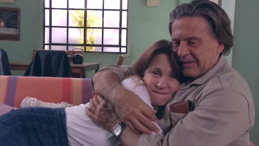 Emotiva charla de padre e hija