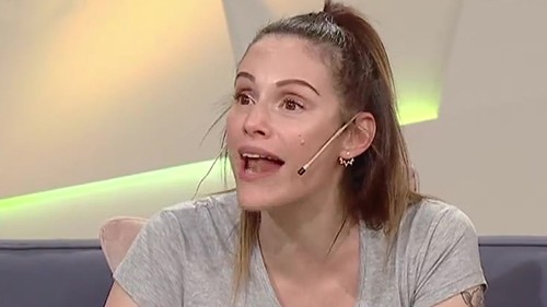 Fuerte cruce en vivo entre Connie y Nicole