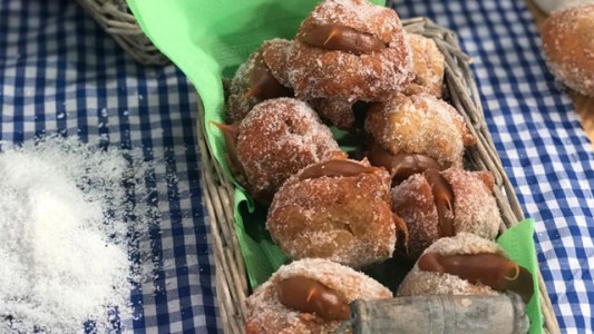 Buñuelos de banana, coco y dulce de leche