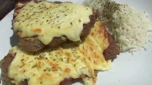 Milanesa napolitana con arroz