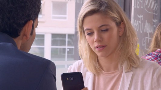 Gastón le muestra el video a Angie