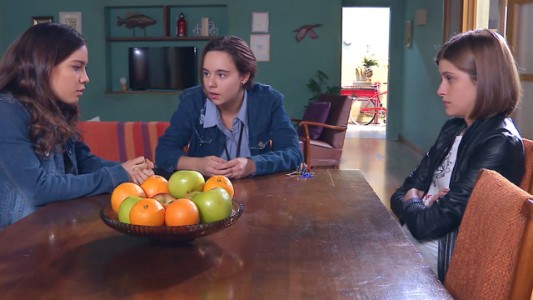 Juan junta a Emma y Sofía