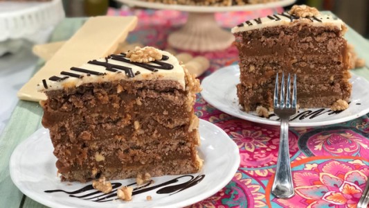 Torta alfajor de dulce de leche y nuez