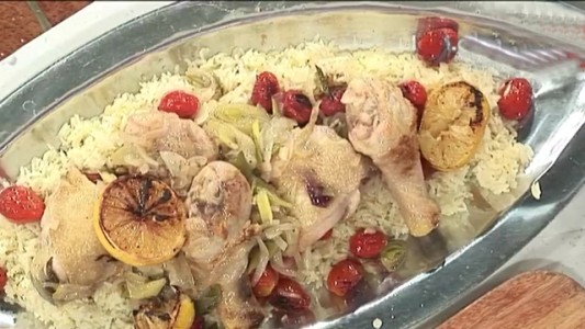 Arroz con manteca perfumada, vegetales y pollo al limón