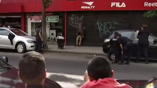 Una policía logró convencer a un ladrón para que se entregue