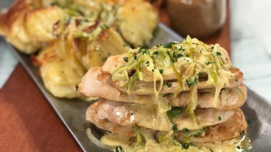 Pollo a la mostaza con milhojas de papa