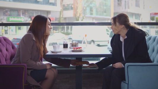 Gonca y Asuman descubren que Erkut trafica drogas