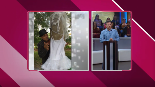 Tuvo sexo con su árbol y hasta se casó con él