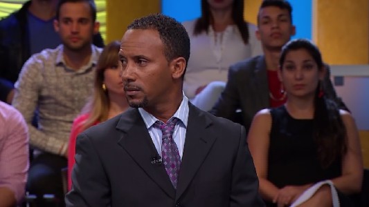 ¡¿Lo acusan por haber sido apuñalado?!