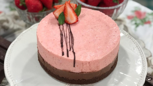 El gran secreto de la torta mousse de frutilla y chocolate