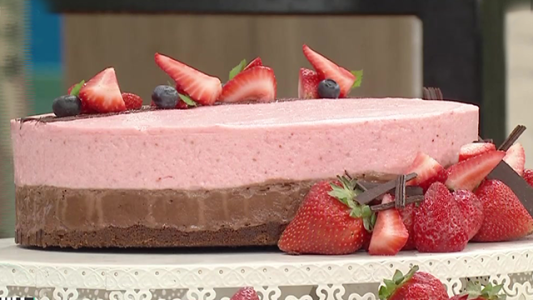 Torta mousse de frutilla y chocolate