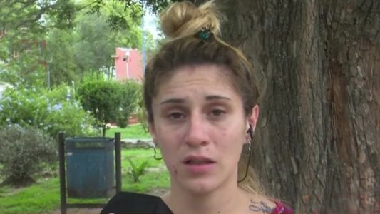 Quisieron violarla y tiraron a su hijo al río