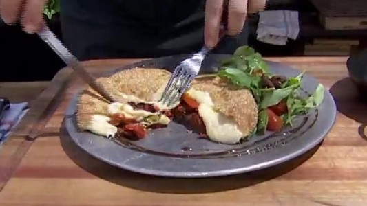Provoleta rellena caprese