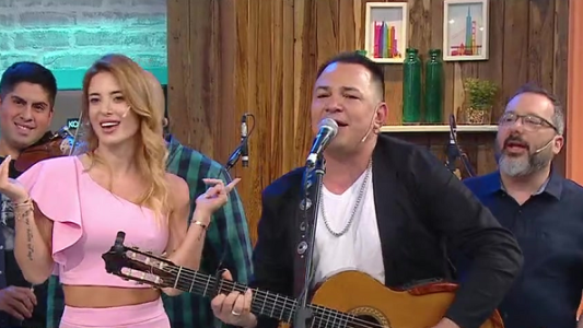 Carlos Cabral canta "Ojos de cielo"