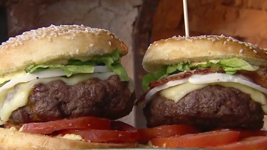 Hamburguesas caseras a la parrilla