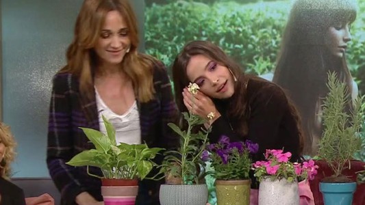 La extraña relación de Brenda Asnícar con las plantas