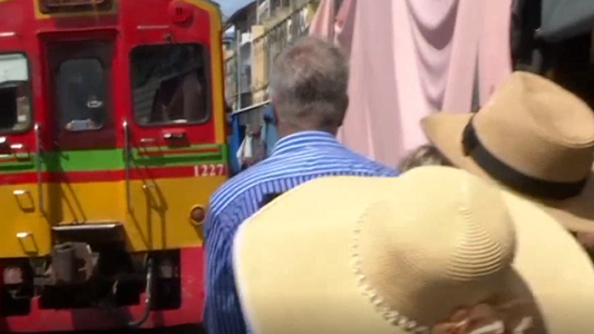 ¿Marley casi es atropellado por un tren?