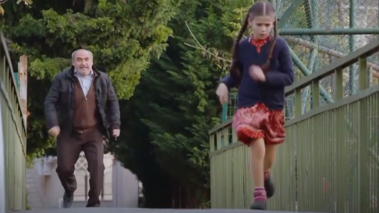 Vildan se aleja de la mansión y la vida de Elif corre peligro