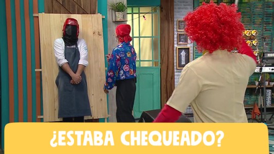 El peligroso lanzamiento de cuchillos a Santi