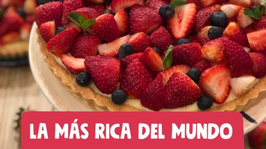 Tarta de pastelera y frutillas