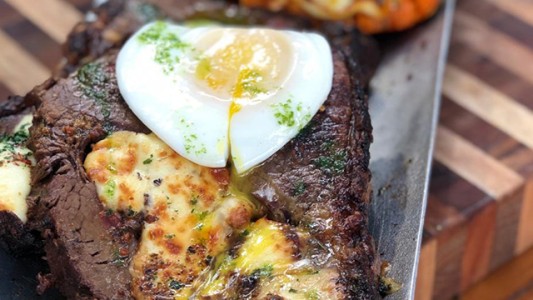 Cuadril de novillo en dos cocciones y calabaza rellena