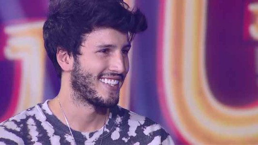 Sebastián Yatra canta a dúo con un pequeño gigante