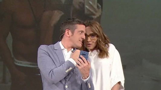 Vero Lozano y Mauro Szeta recrean la selfie de Caniggia