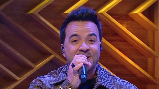 Luis Fonsi cantó "No me doy por vencido"