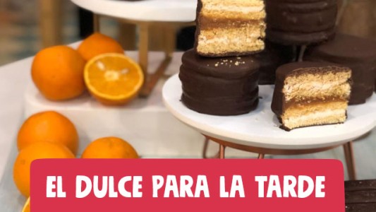 Alfajores triples de naranja bañados en chocolate