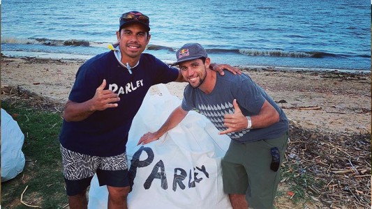 ¿Quiénes son los influencers que convocan a limpiar la costa del río?