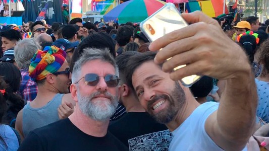 Luis Novaresio y su pareja marcharon por el orgullo gay