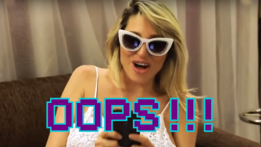El increíble blooper de Vicky Xipolitakis con un avatar