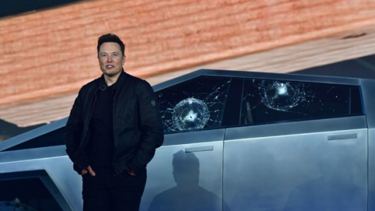 Tesla presentó una camioneta irrompible que se rompió (¡Hay MEMES!)