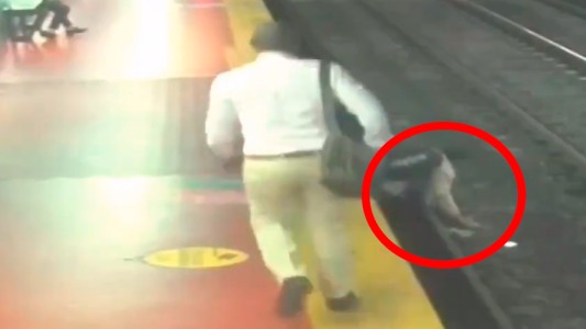 Un hombre cayó al subte y salvó su vida de milagro