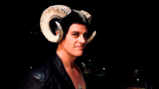 El curioso look de Mike Amigorena