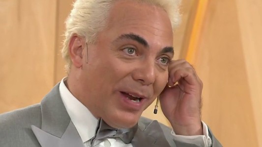 Cristian Castro: "Mi mamá me hizo vender un auto que me había regalado"