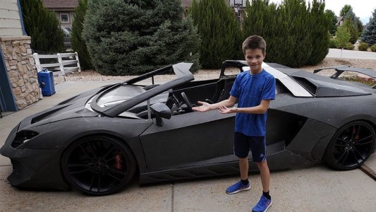 Un niño construyó un auto de alta gama con una impresora 3D y la marca lo sorprendió