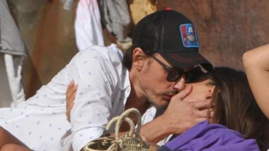 Pampita y su marido mimosos en el este