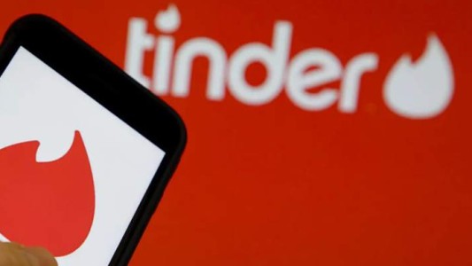 Tinder lanza un botón anti-pánico