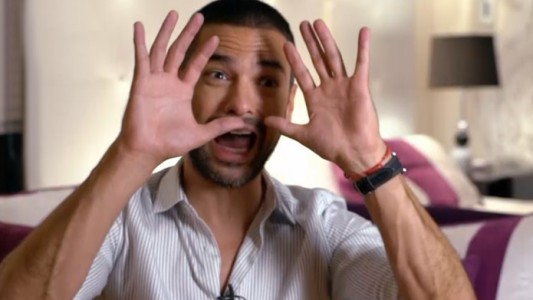 ¡Chino Leunis le sacó el celular a Charlotte y habló con su nuevo novio!