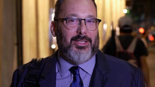 "Aprendí a hacerle trenzas a mi hija con tiras de carne"