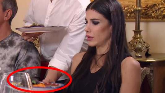 Andrea Rincón ofendidisima con el plato de Robertito Funes: “No me llenas ni la muela con eso”