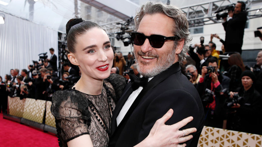 La foto de Joaquin Phoenix y Rooney Mara después de los Oscars