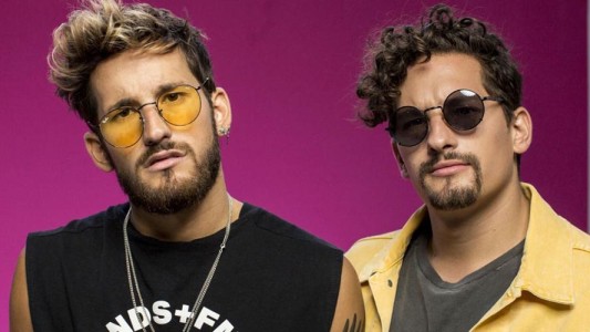 Mau y Ricky dedicaron la canción "Perdóname"  a dos fans