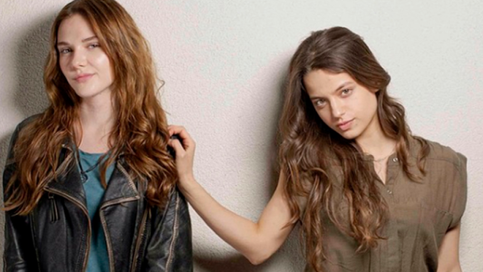 La historia de Hazal y Cansu