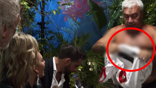 Coco Sily se sacó la remera en la cena de Divina Comida y subió la temperatura de sus compañeros