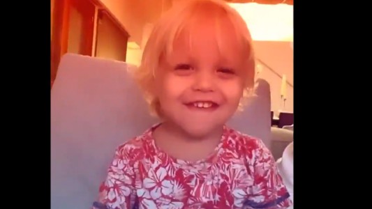 ¡Mirko está listo para conducir como su papá!